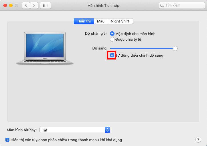 Tùy chọn tự động điều chỉnh độ sáng màn hình dựa trên môi trường xung quanh trên MacBook