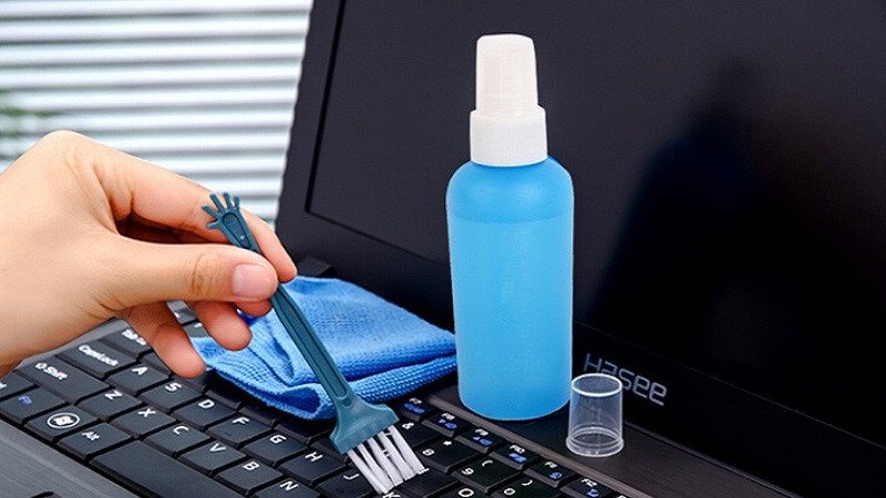 Vệ sinh bàn phím laptop định kỳ giúp tăng tuổi thọ