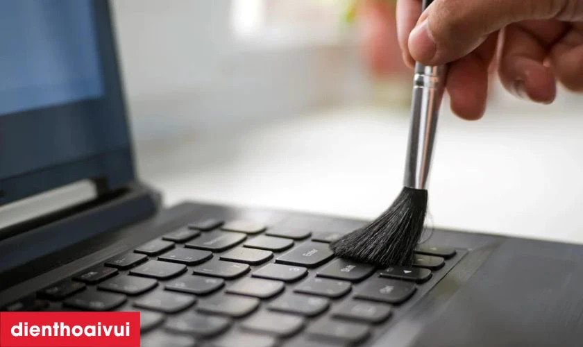 Vệ sinh bàn phím laptop sạch sẽ