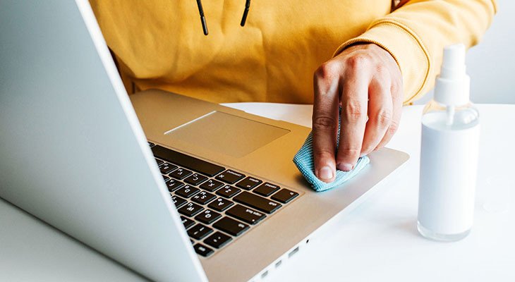 Vệ sinh bên trong laptop cẩn thận