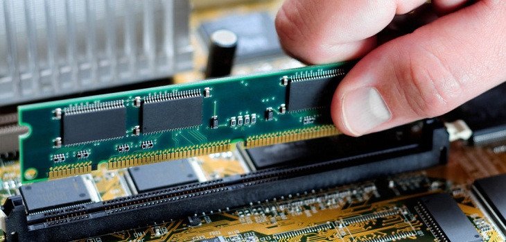 Vệ sinh chân RAM laptop