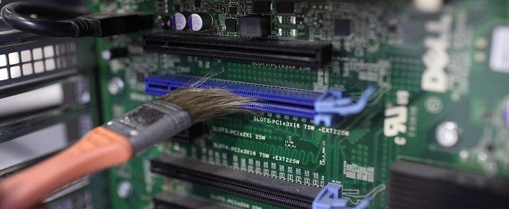 Vệ sinh khe cắm card đồ họa PCI