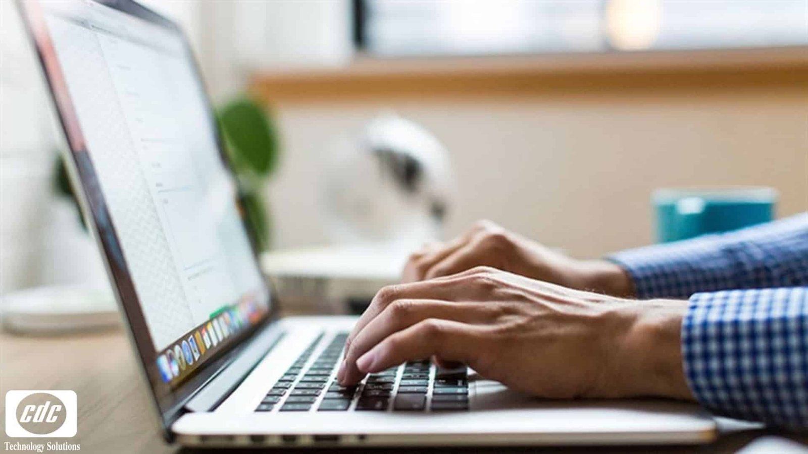 Vệ sinh laptop để tránh lỗi âm thanh và các vấn đề khác