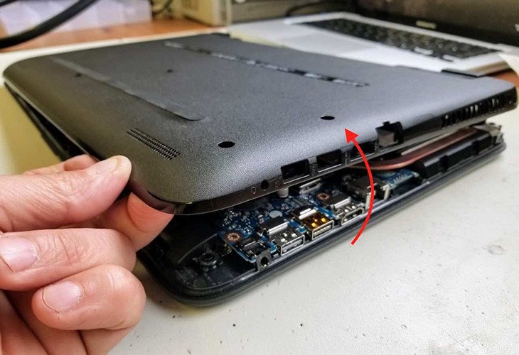Vệ sinh laptop định kỳ để làm mát CPU hiệu quả và tăng tuổi thọ