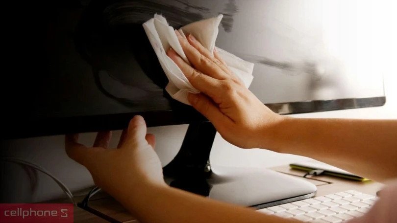 vệ sinh màn hình đôi cho laptop đúng cách