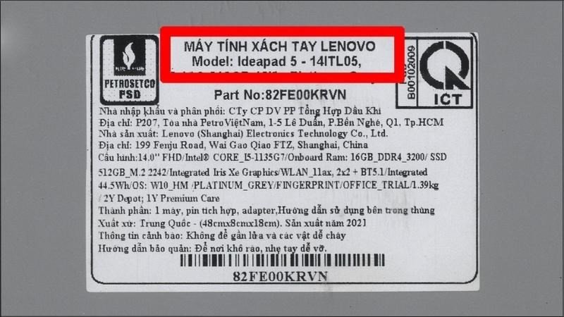 Vị trí nhãn dán model laptop Dell dưới đáy máy để nhận dạng thiết bị