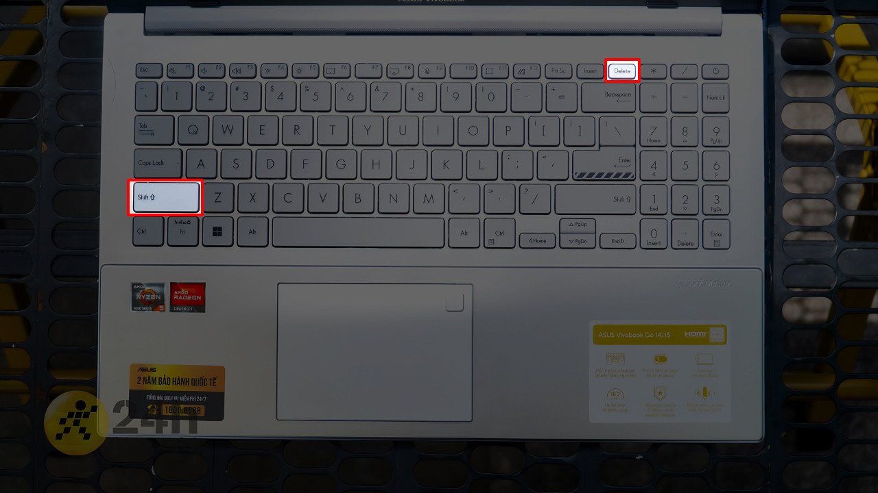 Xác nhận xoá tệp vĩnh viễn bằng Shift Delete trên laptop