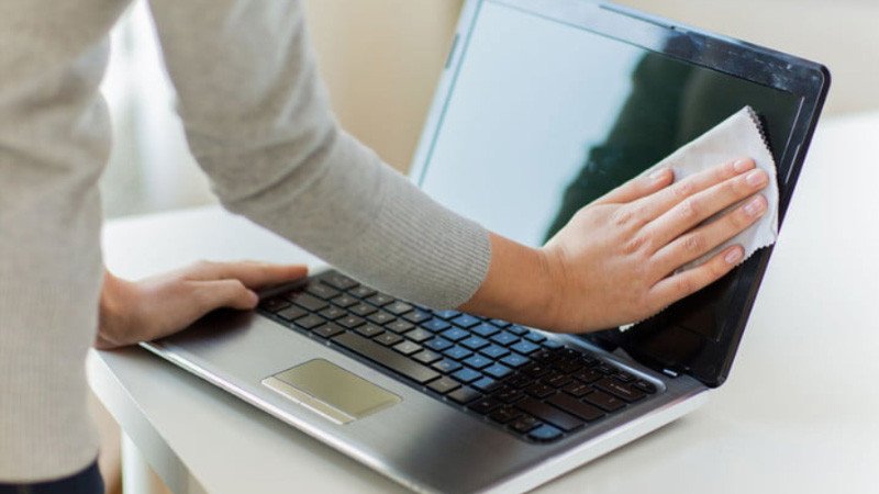 Xử lý laptop bị nhiễm nước