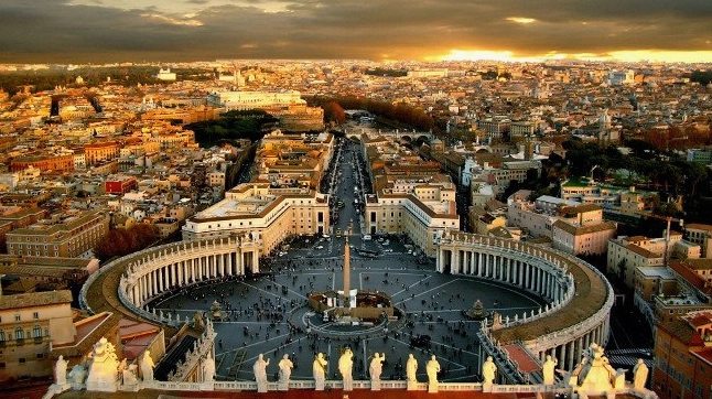 at-nuoc-nao-nho-nhat-the-gioi-kham-pha-vatican-va-nhung-bi-a_987