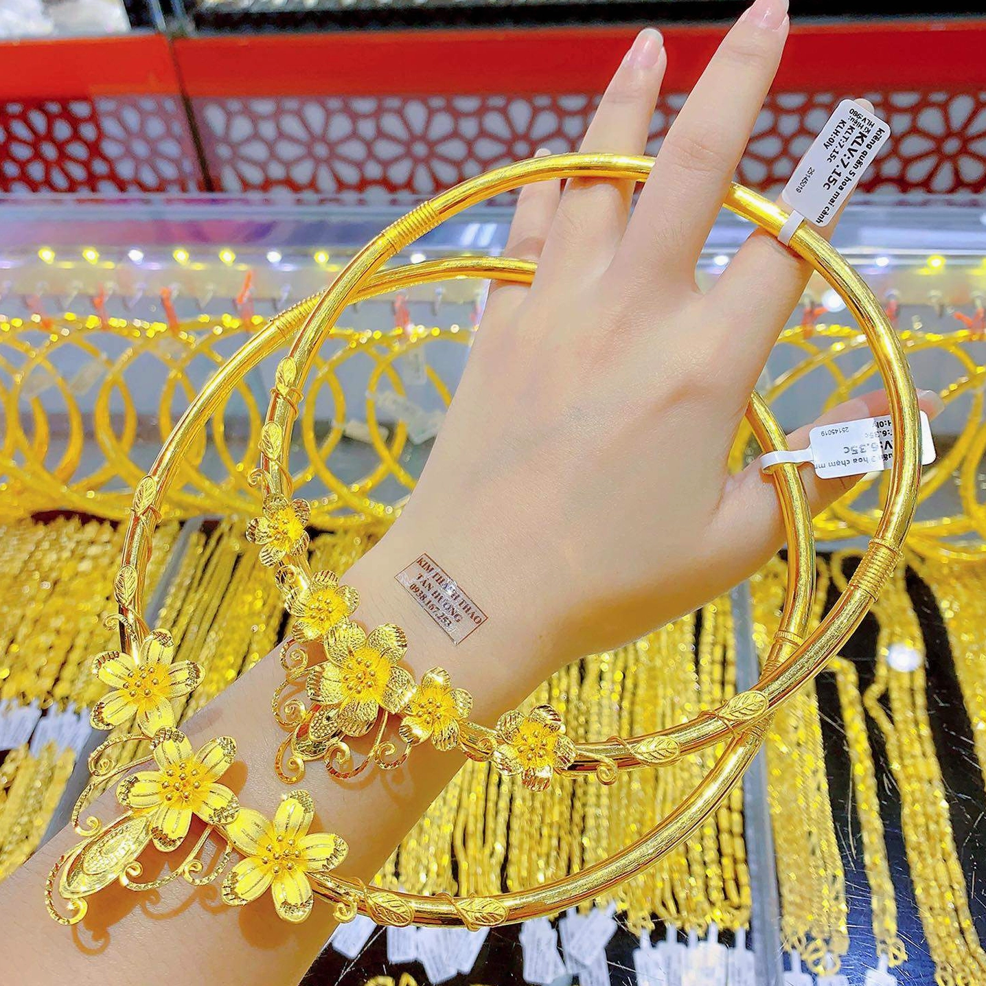 Biểu tượng vàng và biểu đồ giá vàng