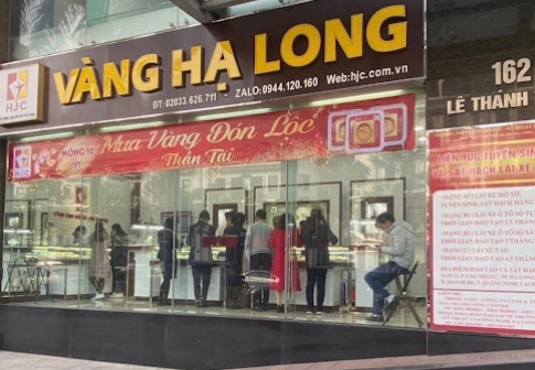 Biểu tượng vàng và biểu đồ giá