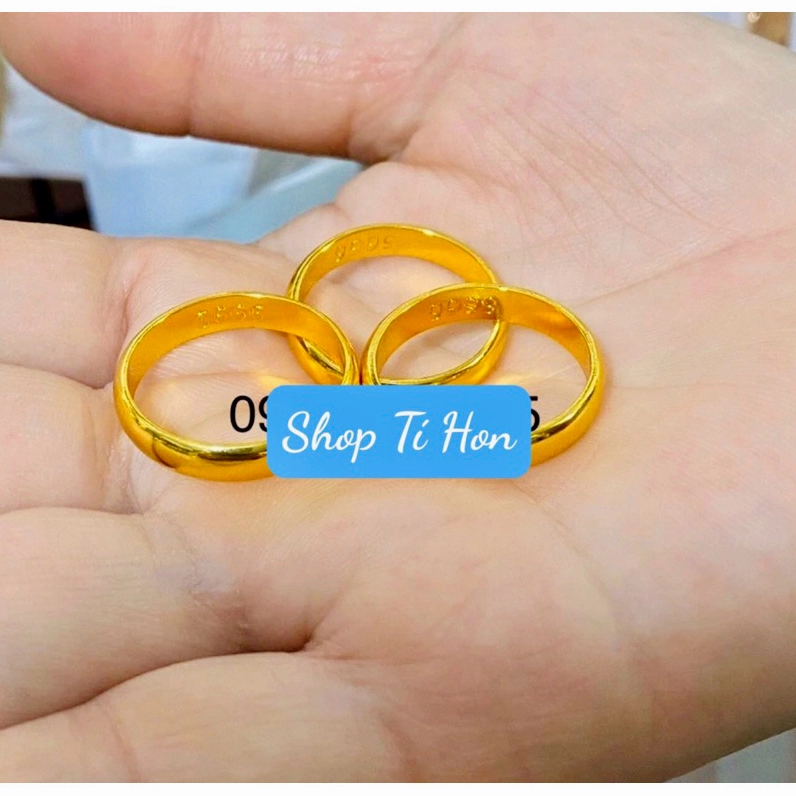 Cận cảnh chiếc nhẫn trơn 1 chỉ vàng 24K sáng bóng