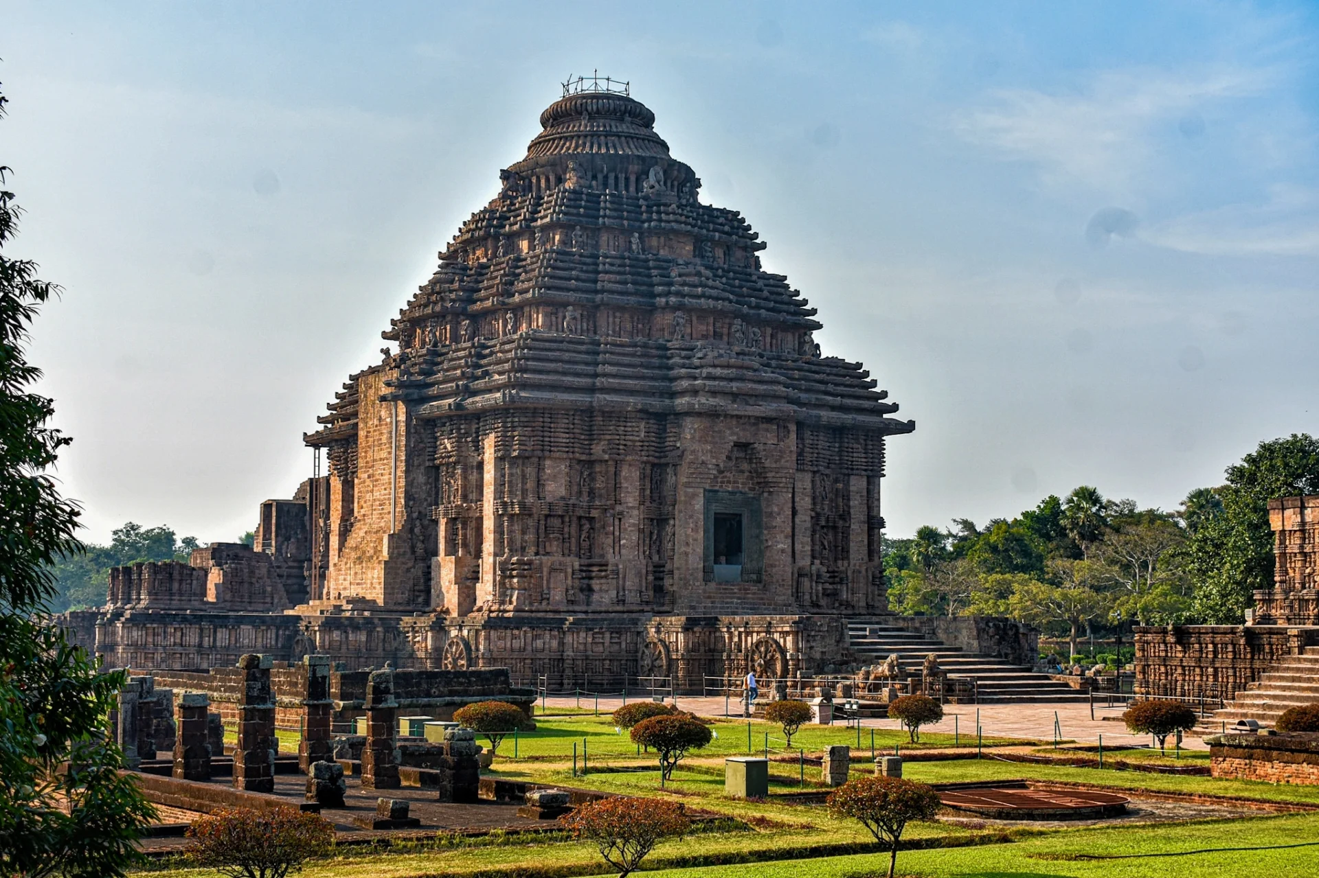 Đền thờ Mặt Trời Konark ở nước nào? Khám phá kiến trúc độc đáo Cận cảnh kiến trúc Đền thờ Mặt Trời Konark