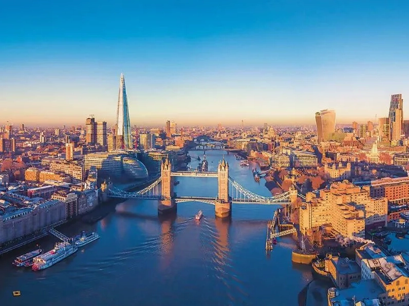 Cảnh quan London với các tòa nhà biểu tượng
