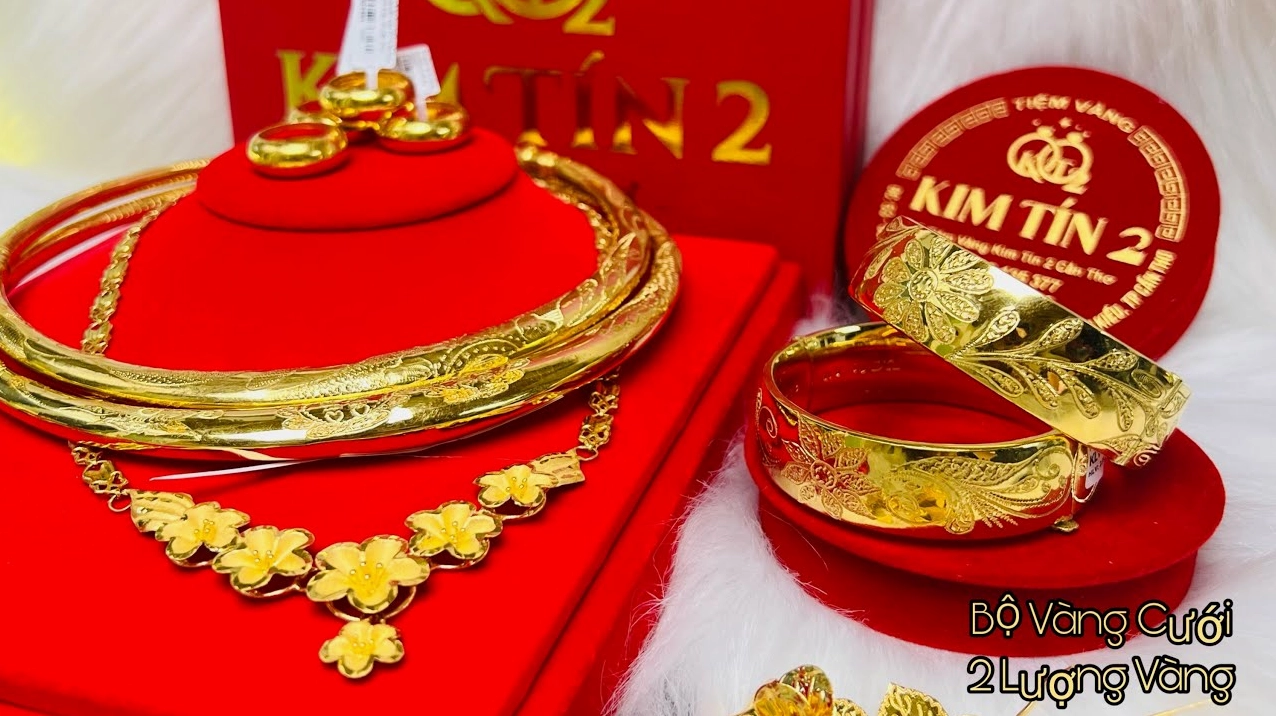 Cặp nhẫn cưới bằng vàng