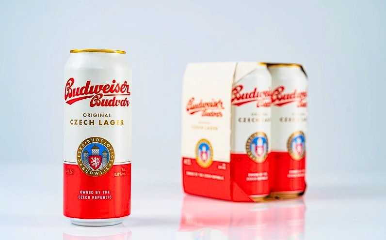 Bia Budweiser của nước nào? Nguồn gốc và câu chuyện thú vị Chai bia Budweiser tại nhà hàng