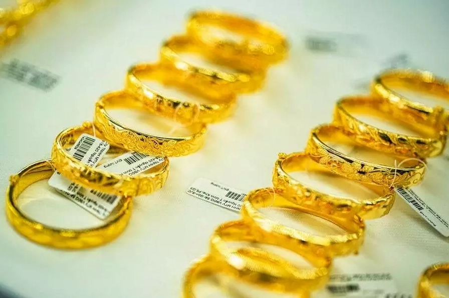 Chênh lệch giá mua bán vàng 98