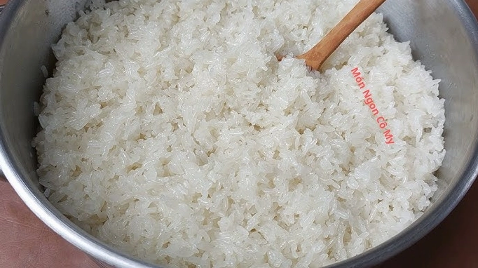 cho-nuoc-cot-dua-vao-xoi-khi-nao-bi-quyet-cho-xoi-thom-beo-h_116