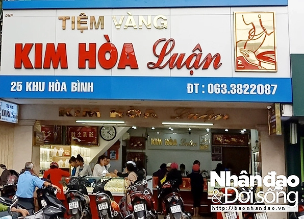 Cửa hàng trang sức lộng lẫy