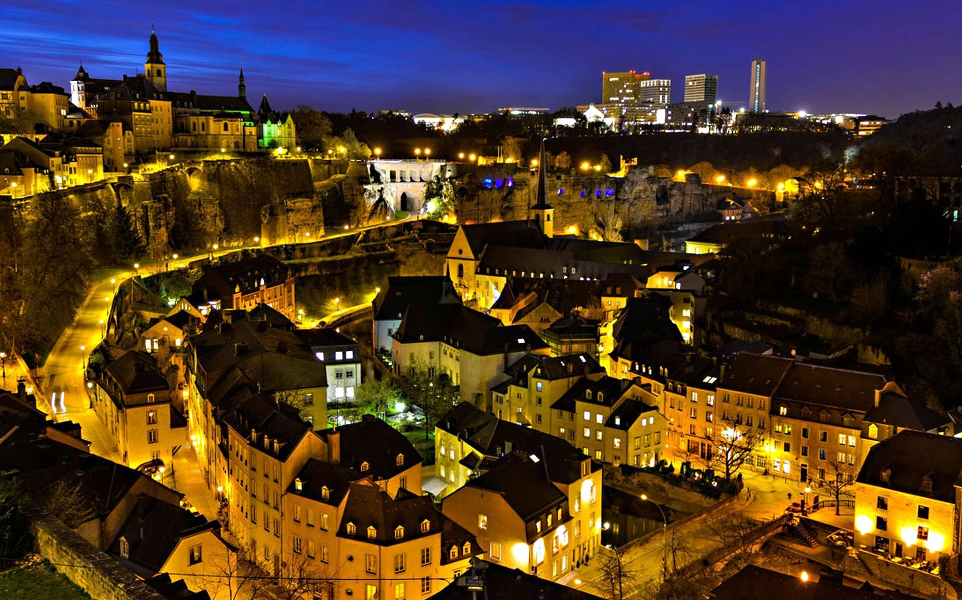 Luxembourg Thuộc Nước Nào? Giải Mã Quốc Đảo Bí Ẩn Châu Âu Cung điện Đại công tước ở Luxembourg