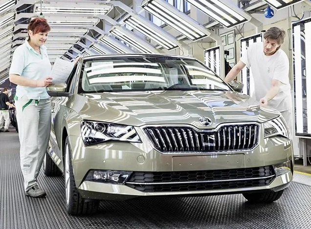Skoda của nước nào? Lịch sử và dòng xe nổi bật 2026 Dây chuyền sản xuất xe Skoda