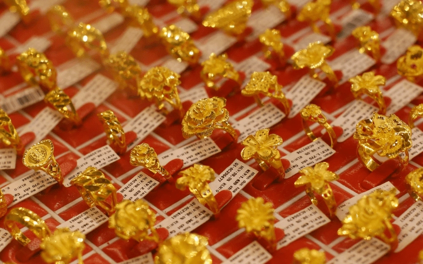 Giá vàng 18K Mi Hồng so với vàng 24K