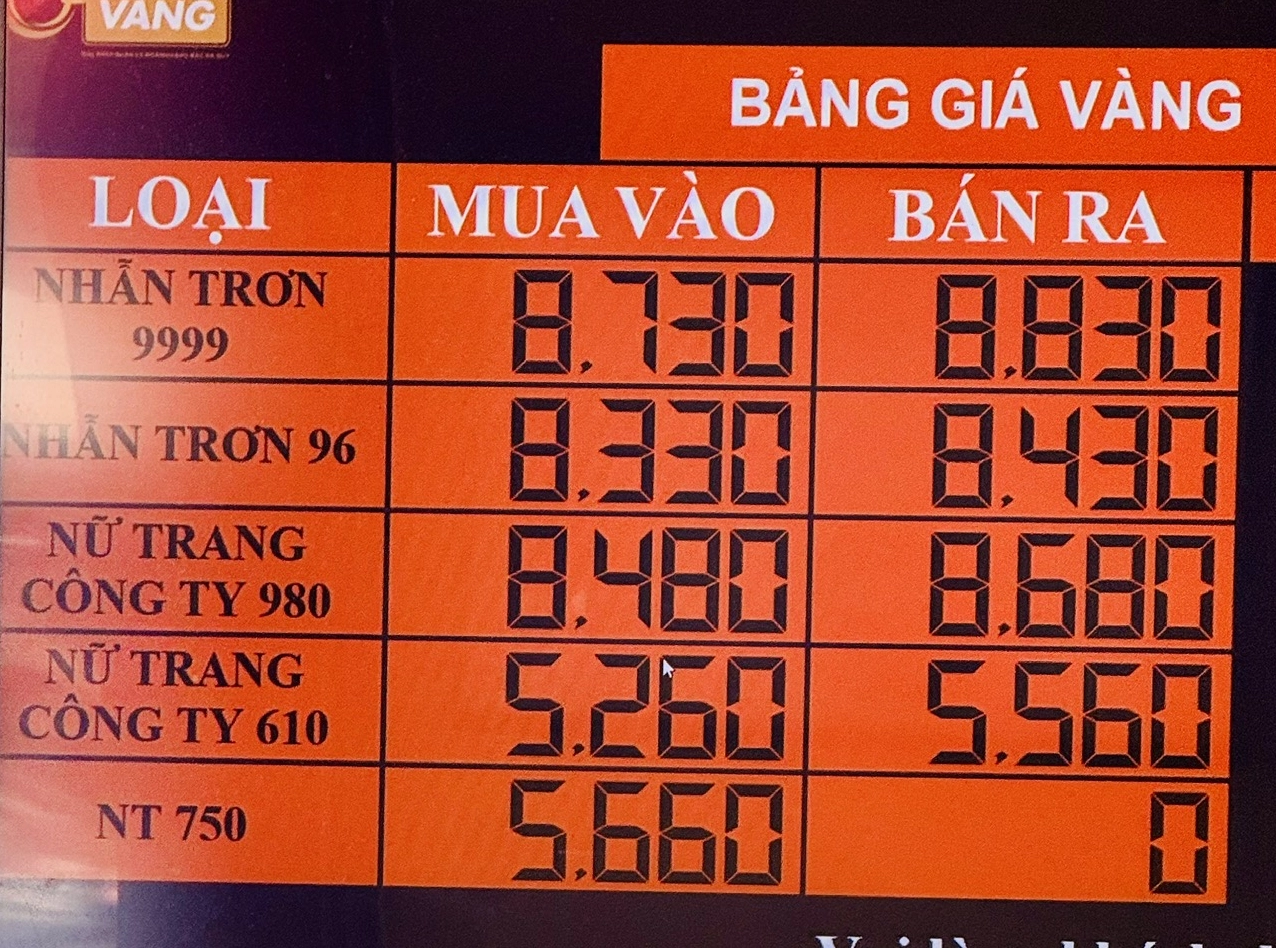 Giá vàng niêm yết tại tiệm vàng Kim Vinh