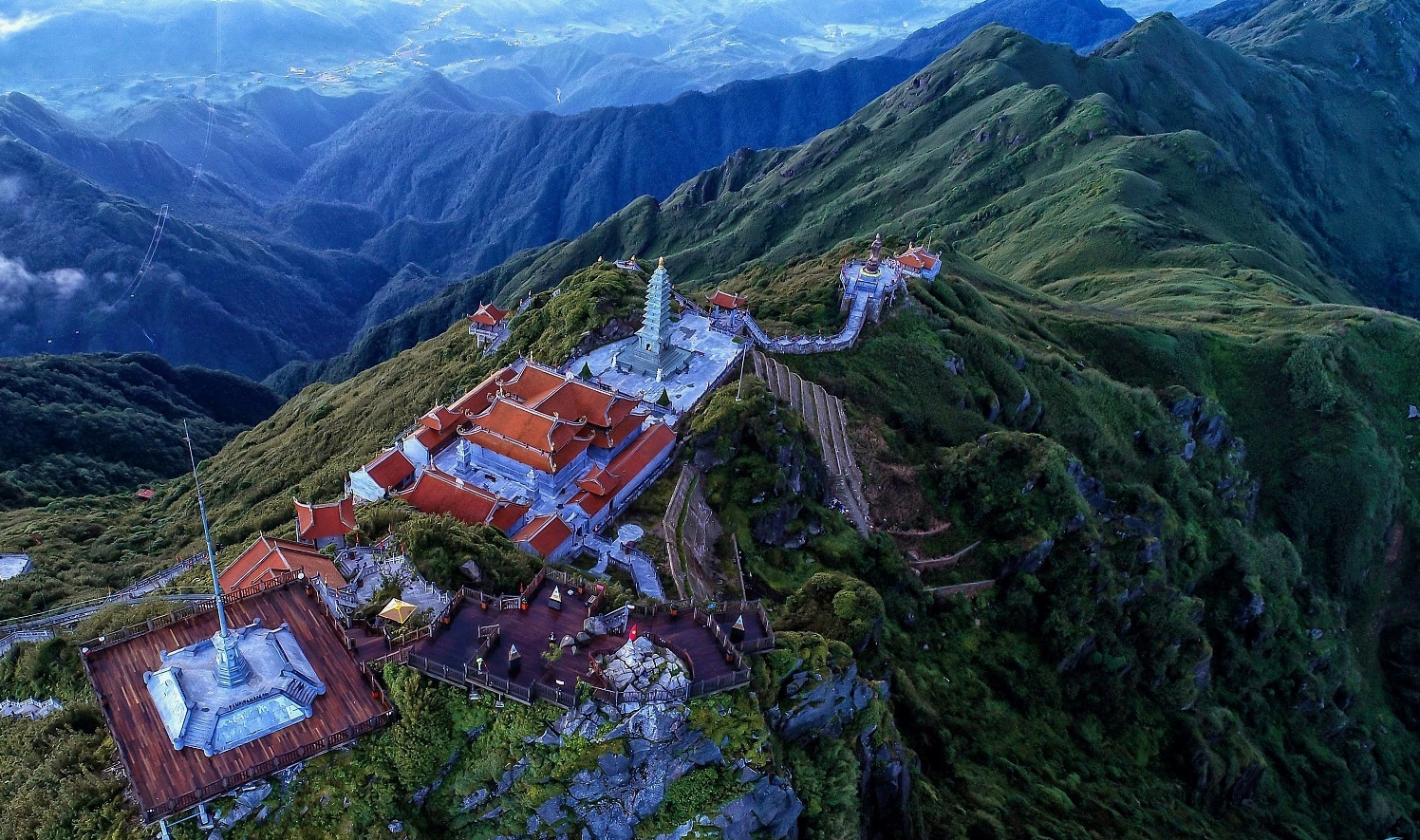 Dãy núi cao và đồ sộ nhất nước ta là dãy núi nào? Khám phá! Hoạt động trekking trên núi