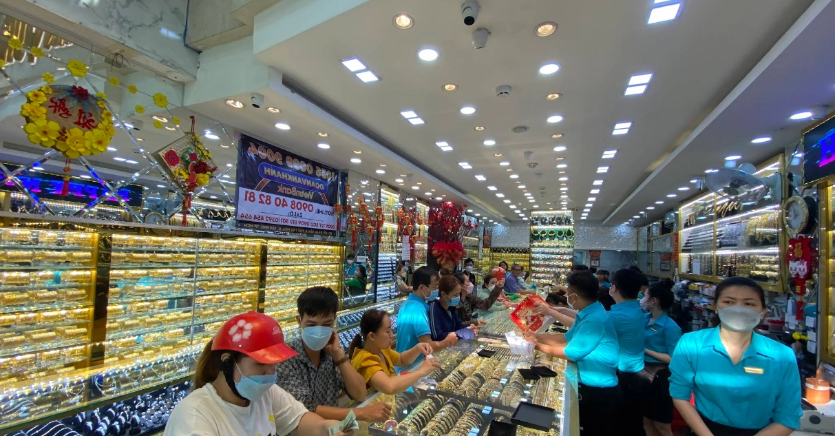 Không gian sang trọng tại Tiệm Vàng Tuấn Quảng Đông