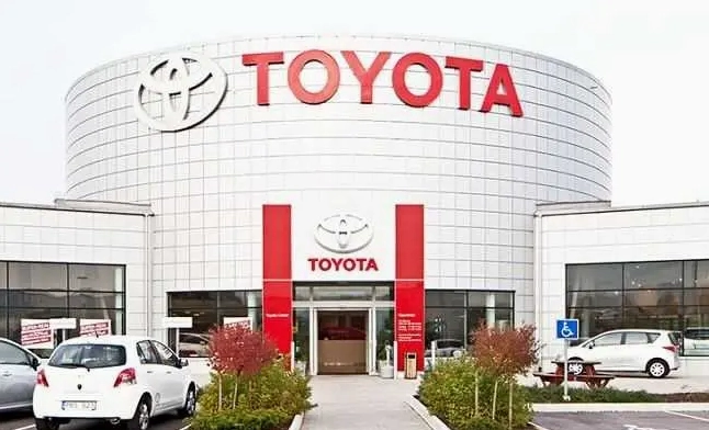Toyota của nước nào? Lịch sử và sự phát triển toàn cầu Logo Toyota và các mẫu xe nổi tiếng