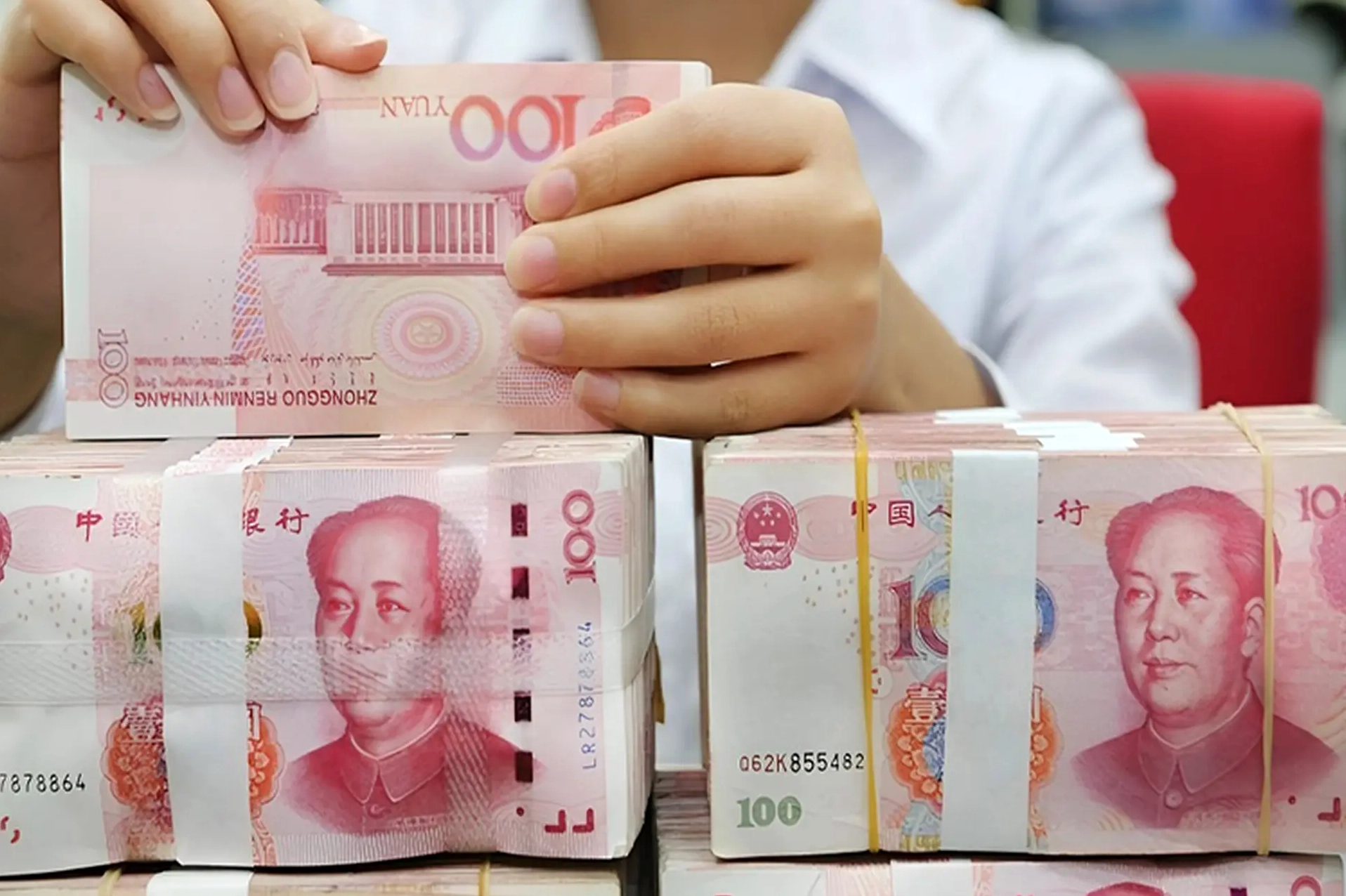 Người đang thực hiện giao dịch ngoại tệ