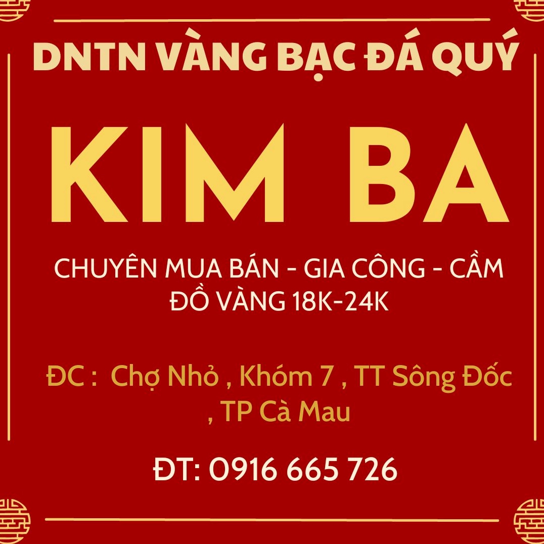 Người dân xem giá vàng