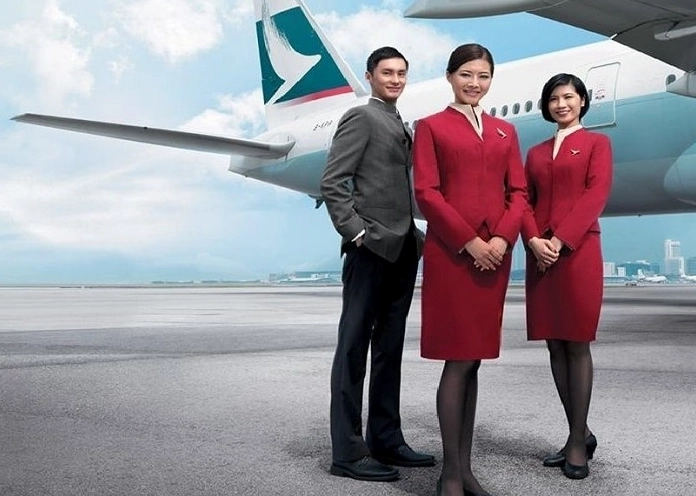 Cathay Pacific của nước nào? Hé lộ thông tin chi tiết 2026 Nhân viên Cathay Pacific phục vụ hành khách