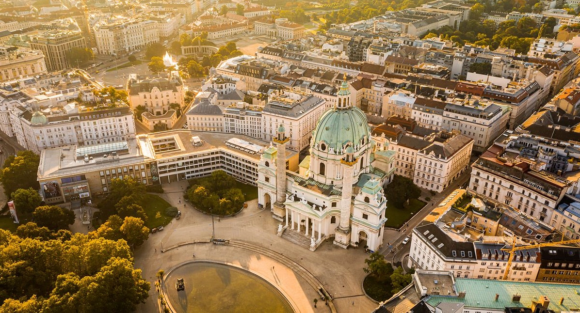 Vienna: Thủ đô nước nào? Khám phá chi tiết về thủ đô nước Áo Quang cảnh Vienna về đêm với ánh đèn rực rỡ