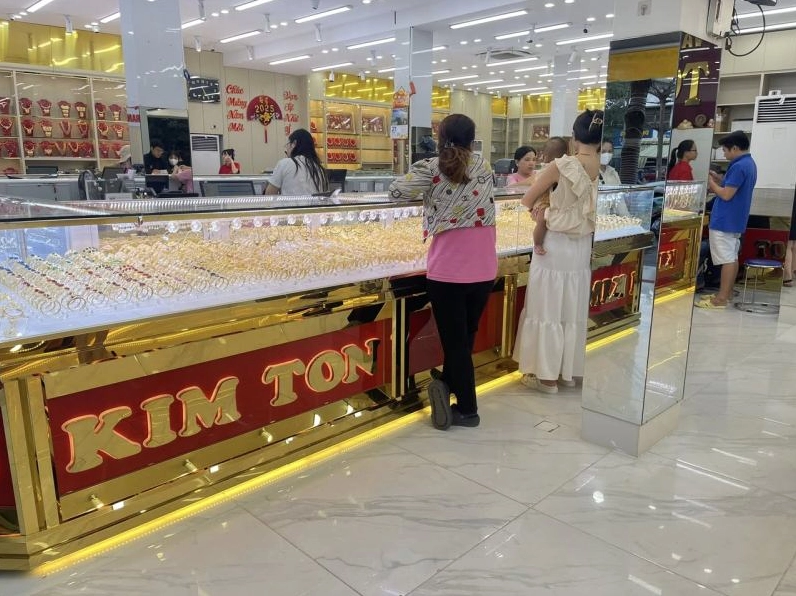Tiệm Vàng Kim Tôn Long Thành trưng bày sản phẩm
