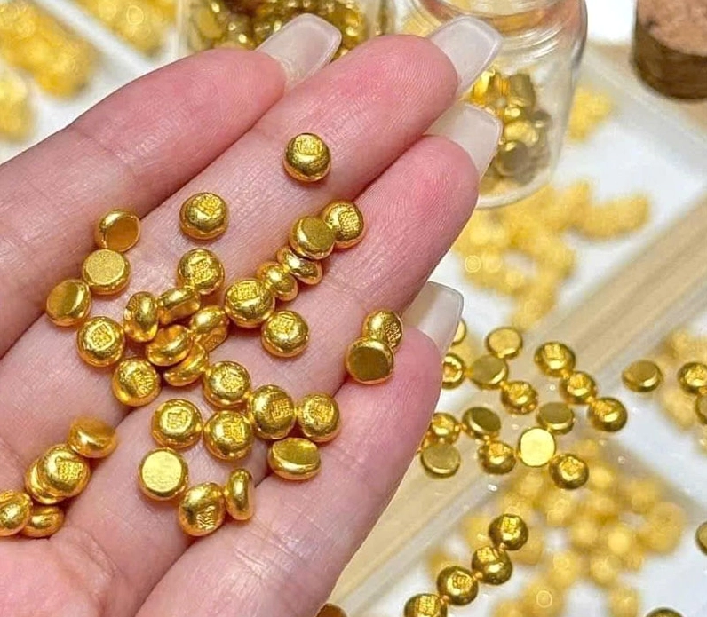 Trang sức vàng 18k lấp lánh
