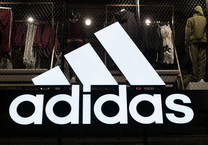 Adidas của nước nào? Hé lộ nguồn gốc và hành trình phát triển Vận động viên thi đấu với trang phục Adidas