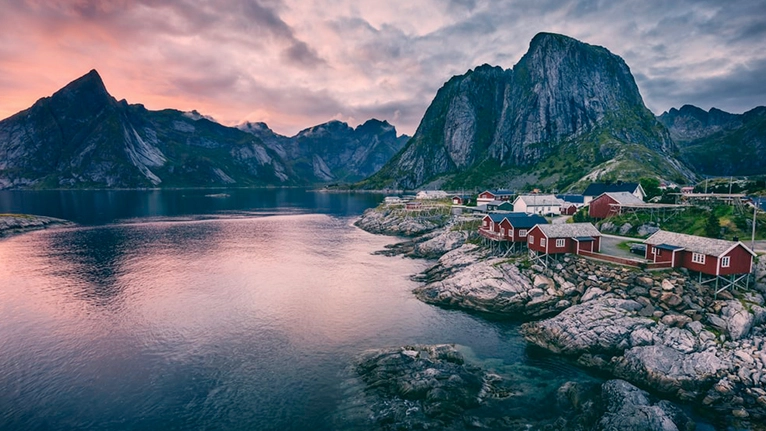 Norway là nước nào? Khám phá xứ sở của những kỳ quan thiên nhiên Vịnh hẹp Geirangerfjord tại Na Uy
