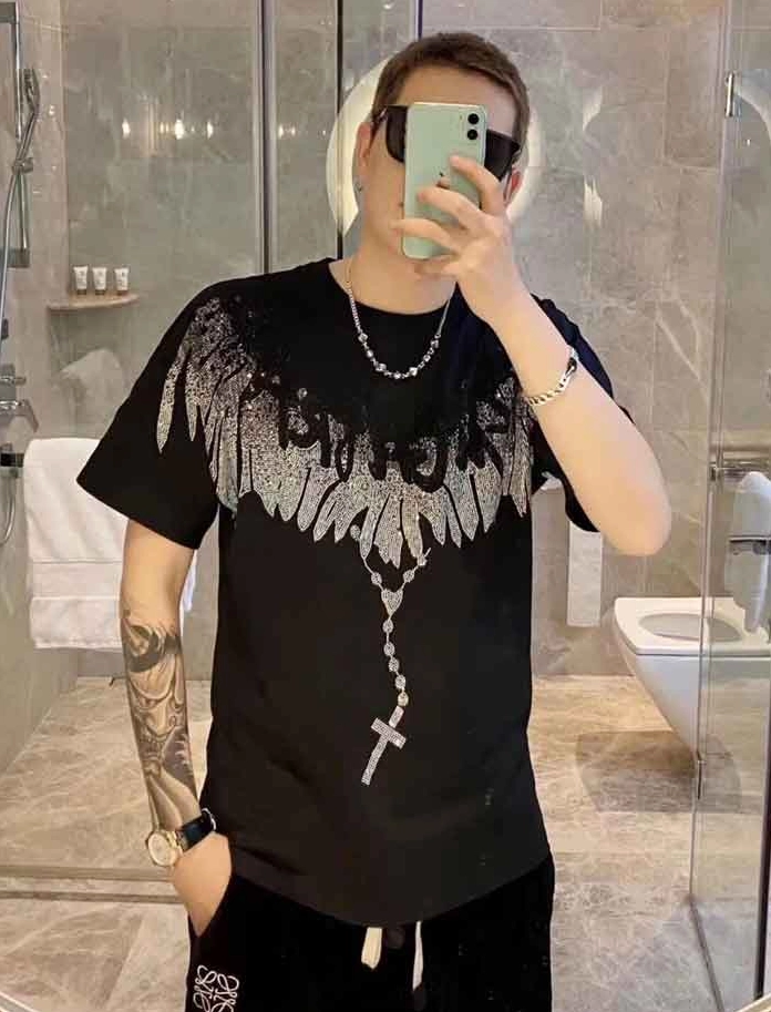 Style Áo Đại Bàng 2026: Xu Hướng Mới và Cách Phối Đồ Đỉnh Cao Áo thun đại bàng đính đá và cách phối đồ năng động