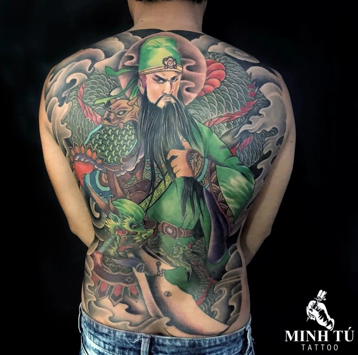 Hình Xăm Quan Vũ Kín Lưng: Biểu Tượng Quyền Lực Và Trung Nghĩa Cận cảnh chi tiết hình xăm Quan Vũ kín lưng