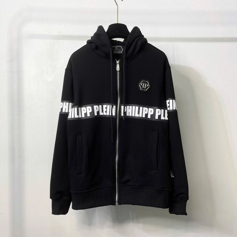 Áo Khoác Philipp Plein 2026: Biểu Tượng Sang Trọng và Cá Tính Chi tiết logo trên áo khoác Philipp Plein