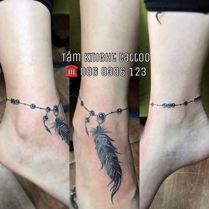 Hình xăm chữ nhỏ ý nghĩa ở cổ chân nữ