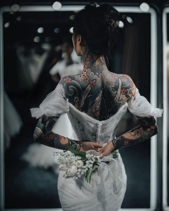 Full Lưng Nhật Cổ Nữ 2026: Xu Hướng Tattoo Đỉnh Cao Cho Phái Đẹp Hình xăm full lưng cá chép và hoa mẫu đơn phong cách Nhật Bản