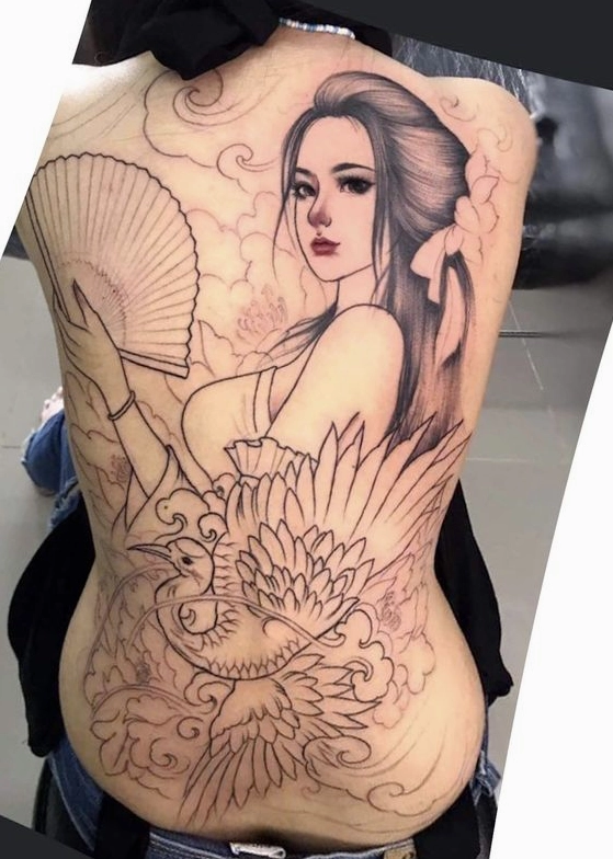 Khung hình xăm full lưng cho nữ ấn tượng