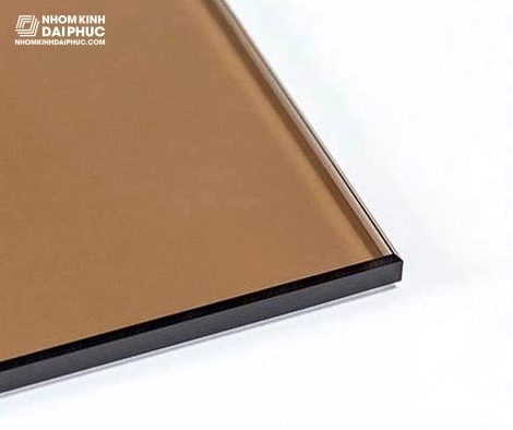 Kính cường lực màu trà 8 ly ứng dụng trong phòng tắm