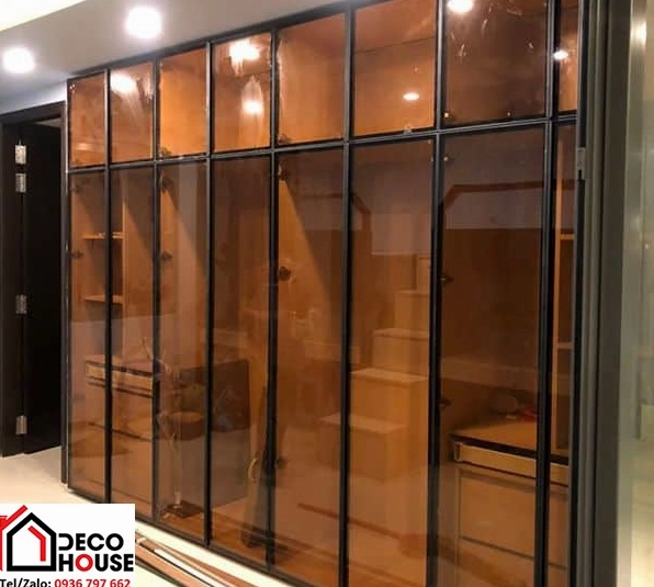 Kính màu trà đậm tạo điểm nhấn sang trọng