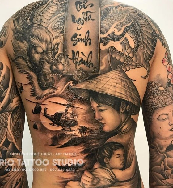 Mẫu hình xăm bít lưng phong cách hiện đại
