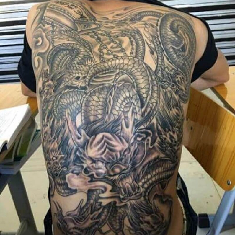 Hình Xăm Rắn 9 Đầu: Biểu Tượng Quyền Lực và Bí Ẩn Mẫu hình xăm rắn 9 đầu tối giản và hiện đại