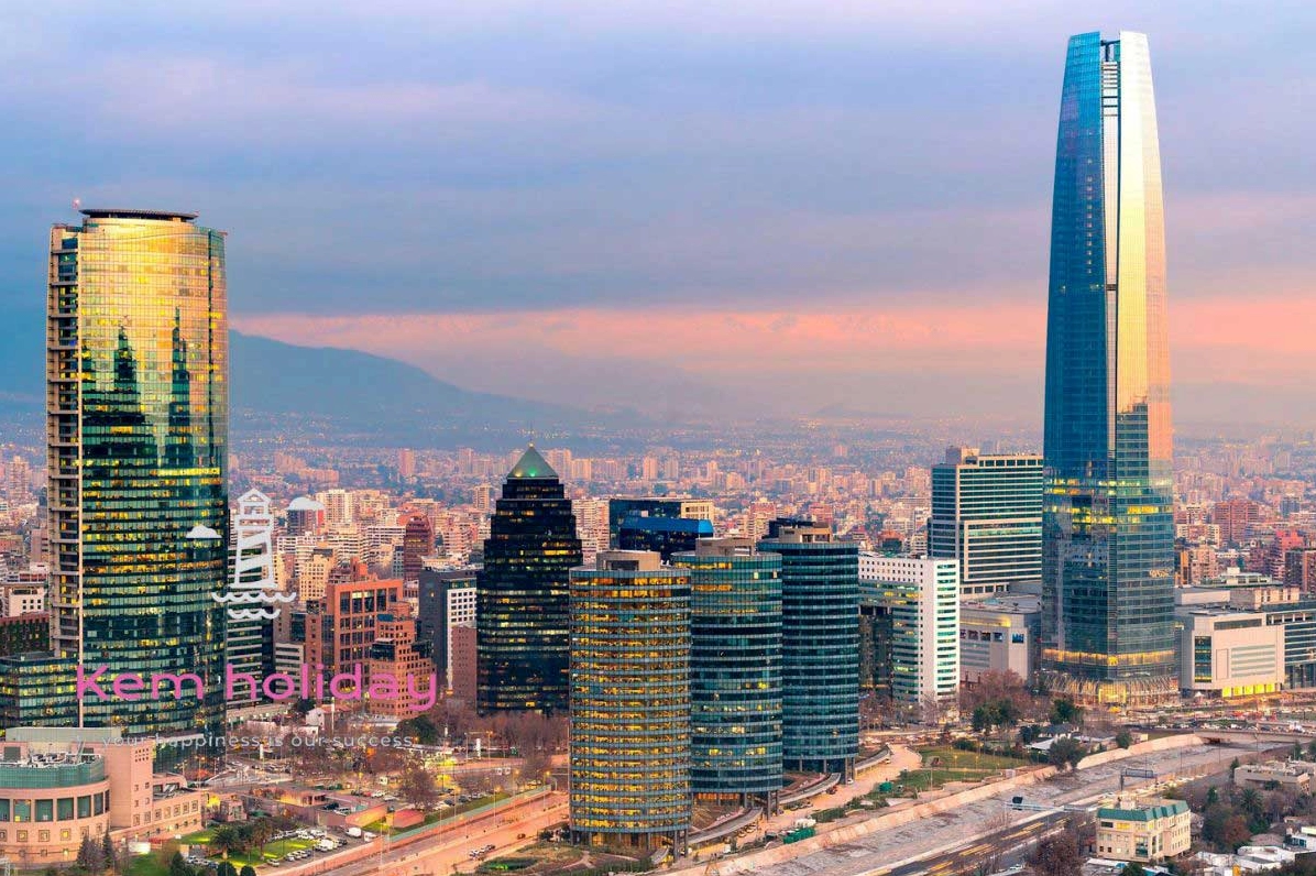 Một góc đường phố Santiago với kiến trúc đặc trưng