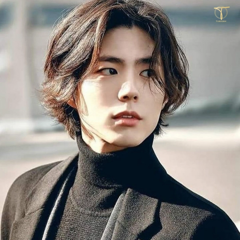 Kiểu Tóc Mullet Nam Dài: Sành Điệu, Lịch Lãm Cho Phái Mạnh 2026 Mullet layer nam dài với các lớp tóc mềm mại